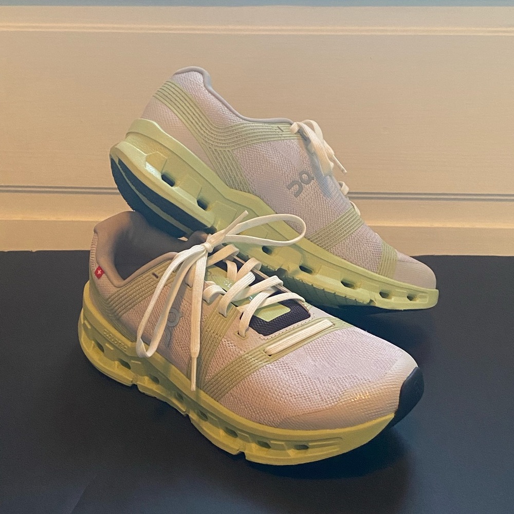 OnCloud CloudGo Women’s Sz 8 NWOT Meadow and White